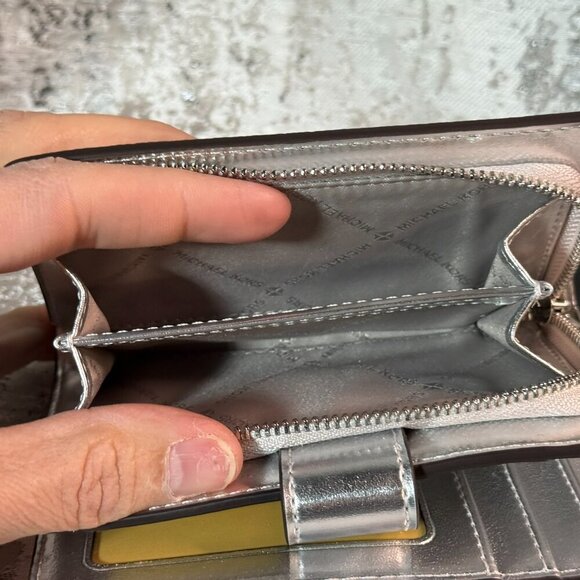 Michael Kors Travel Set - Picture 7 of 7